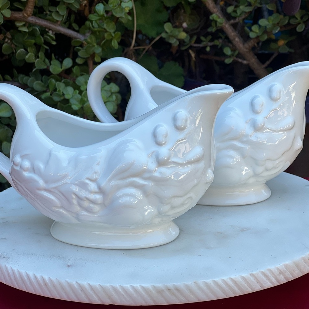 Gallery White Ceramic Gravy Boats